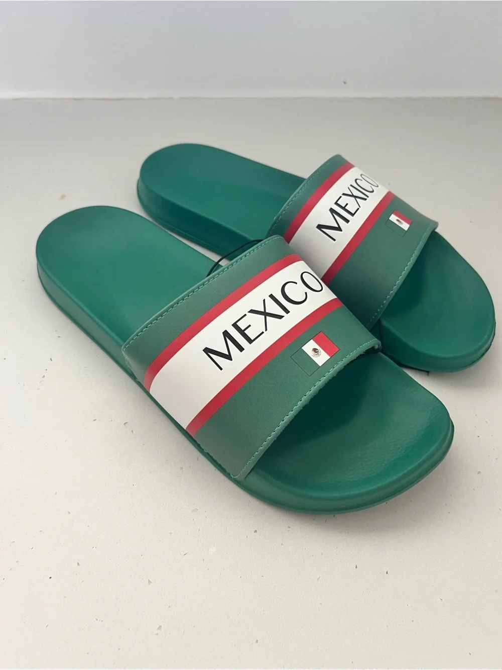 NWT Mexico Flag Slide Sandals Green Men’s Size 9/10